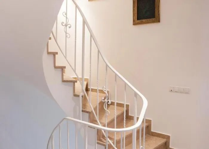 12 Mit 4 Schlafzimmern In *