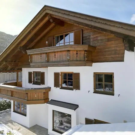 12 Mit 4 Schlafzimmern In *