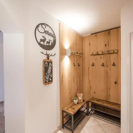 12 Mit 4 Schlafzimmern In *