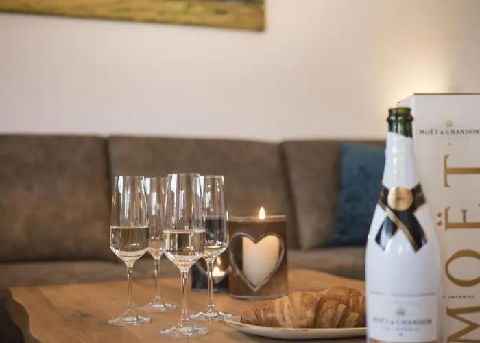 12 Mit 4 Schlafzimmern In *