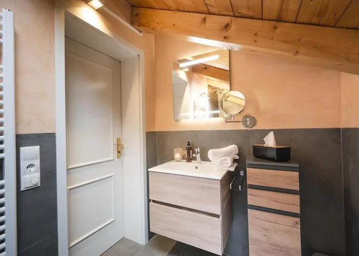 12 Mit 4 Schlafzimmern In *