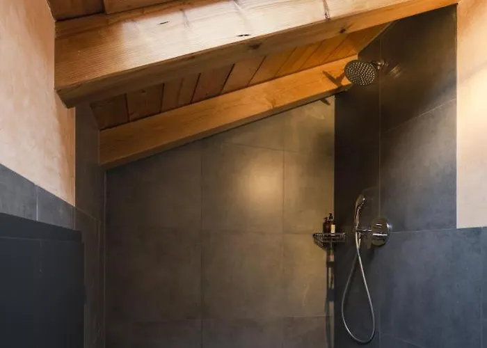 12 Mit 4 Schlafzimmern In *